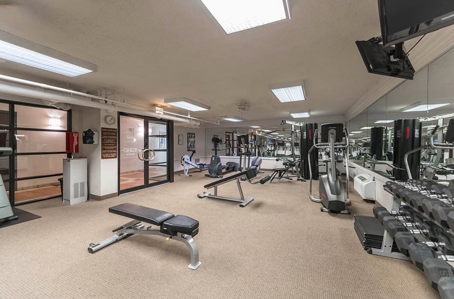 Building Photo - 70 E Scott St