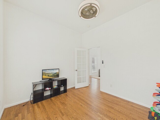 Building Photo - 2899 Woodbriar Dr