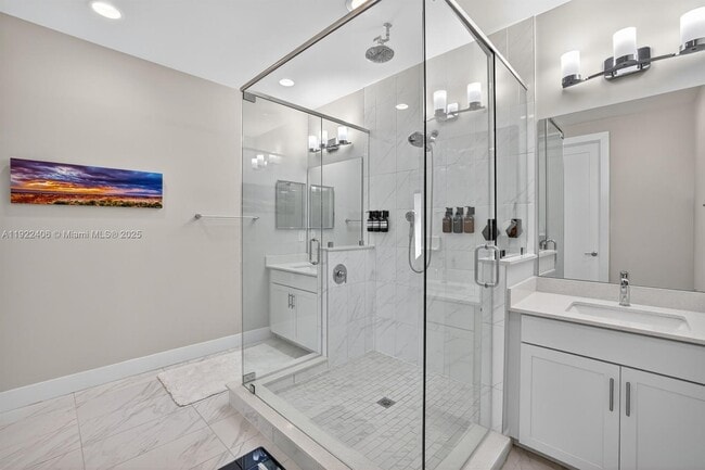 Building Photo - 1402 SW 4th Ave