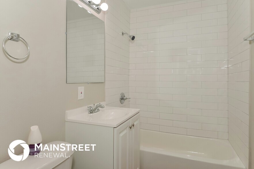 Building Photo - 2300 23rd Ave W