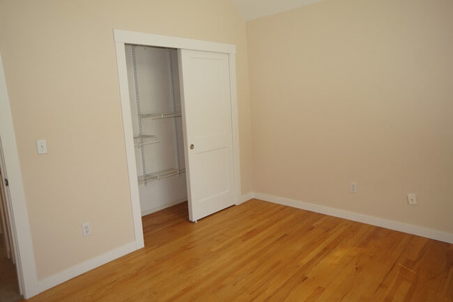 Building Photo - Stunning SW Portland (Arranmore) 4-bedroom...