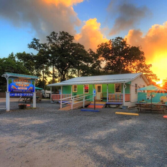 Building Photo - 2167 Bayside St SW