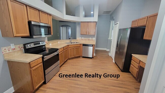 Building Photo - Gorgeous 4 Bedroom/2 Bathroom Home in Sunc...