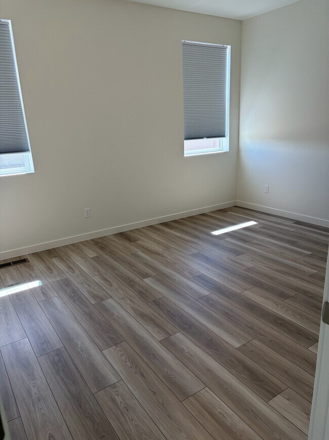 Building Photo - 7821 E Myrtle Bch Dr