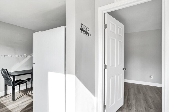 Building Photo - 3633 SW 12th Ct