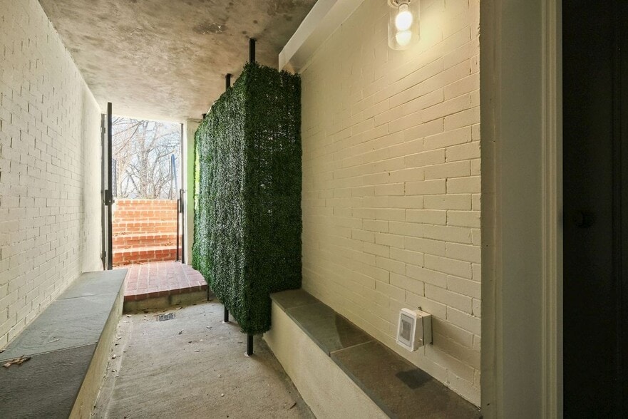 Building Photo - 1979 Biltmore St NW