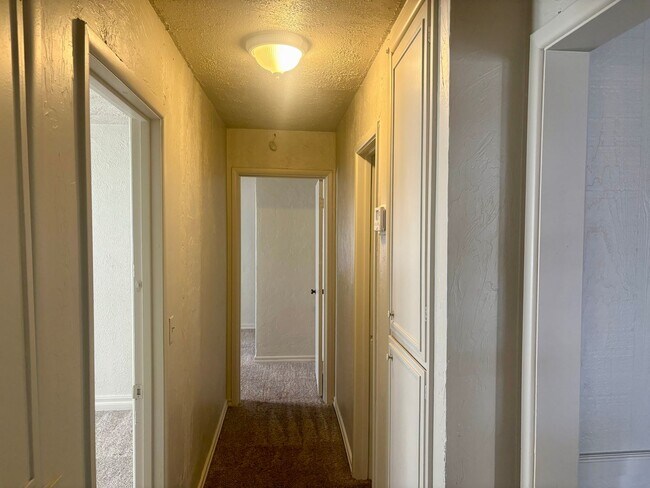 Building Photo - Three bedroom home in NW OKC