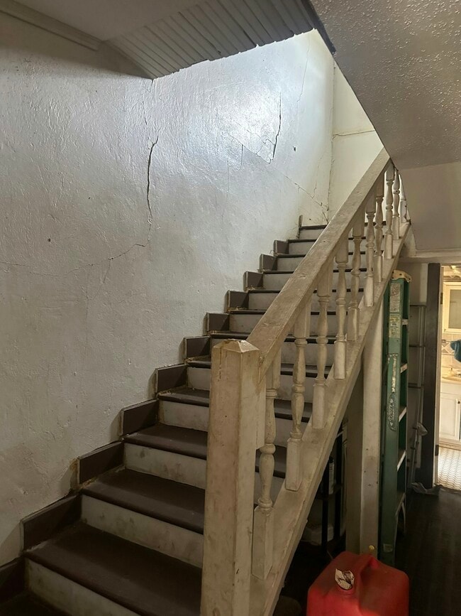 Building Photo - 82 E Hampton St