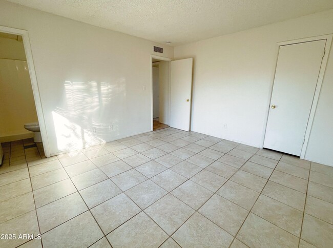 Building Photo - 1601 W Darrel Rd