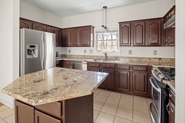 Building Photo - Spacious Cape Cod-Style Home in South Asheville