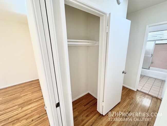 Building Photo - Updated Charming 1Bedroom 1Bathroom In Pri...