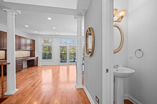 Building Photo - 1813 Admiral Ct