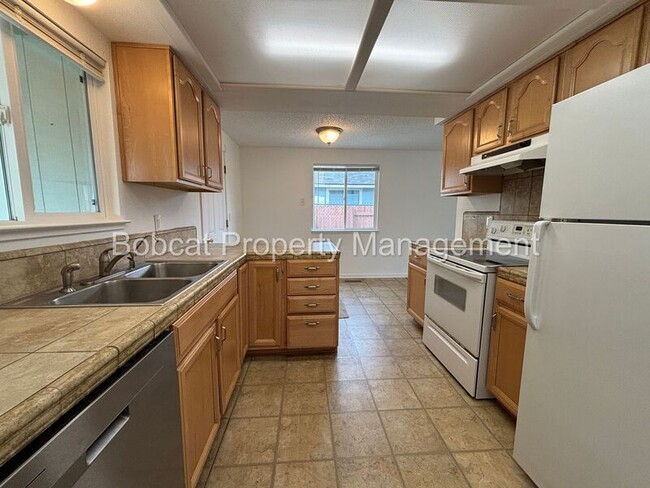 Building Photo - 3329 Somerset Way
