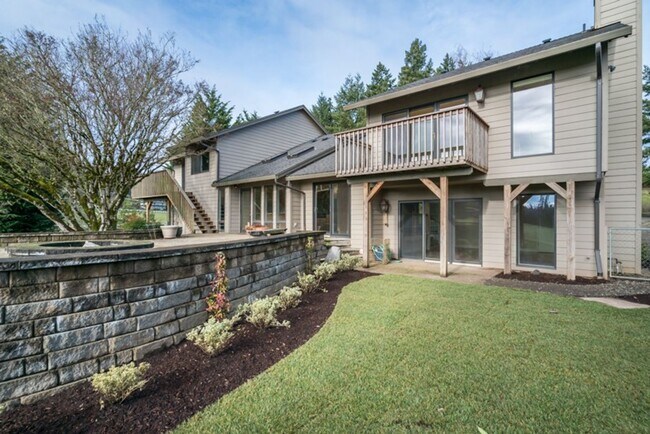 Building Photo - Escape to the Country, Spacious Contemporary in Wilsonville with Shop