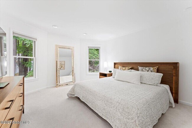 Building Photo - 12 Vallera Rd