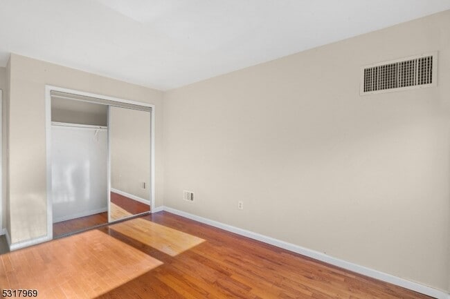 Building Photo - 41 Mt Kemble Ave