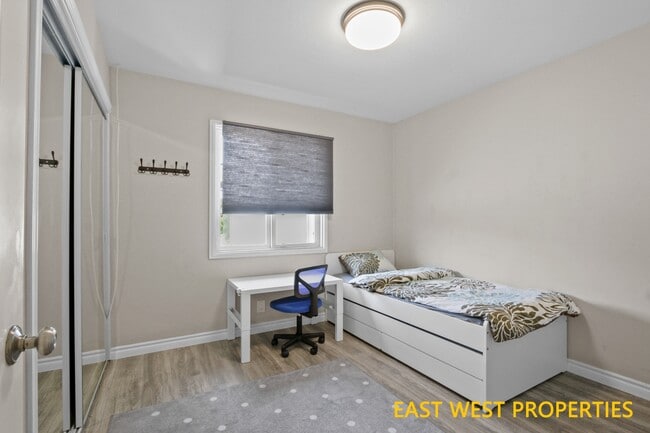 Building Photo - 6942 Santa Rita Ave