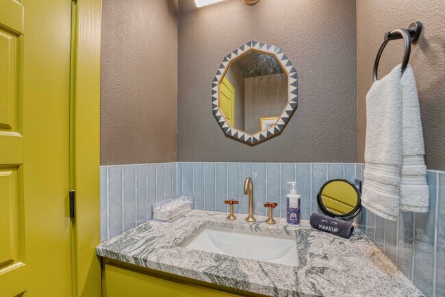 Building Photo - 1780 N Walnut Ave