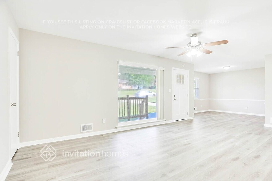 Building Photo - 2434 Shamrock Dr