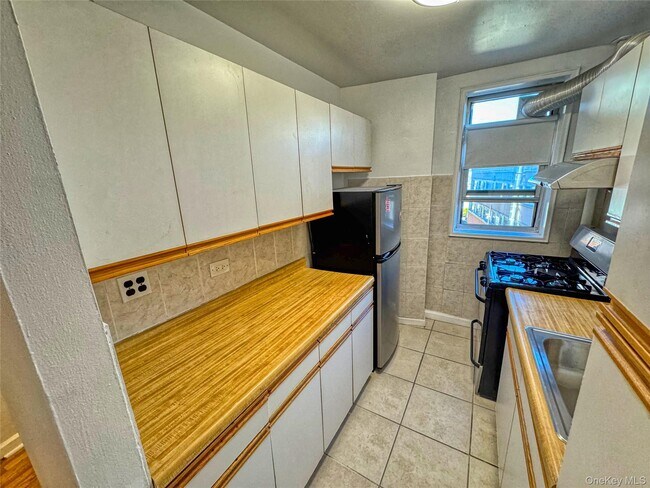 Building Photo - 67-25 Dartmouth St