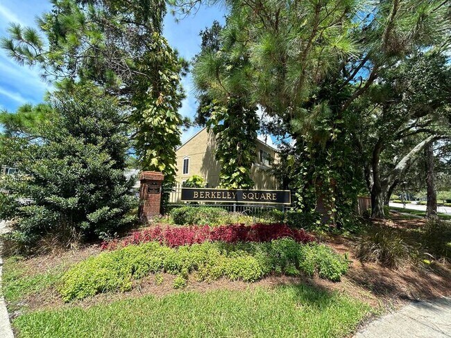 Building Photo - 12477 Berkeley Square Dr