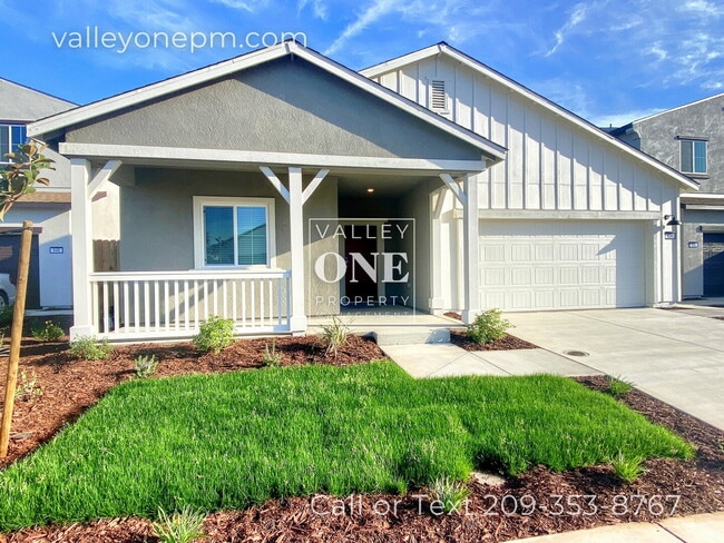 Building Photo - COMING SOON! 4 bedroom, 3 bath, pet-friendly NEWER HOME with Solar