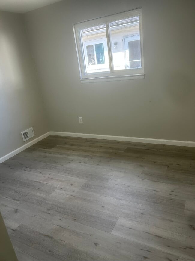 Building Photo - 5901 Roosevelt St