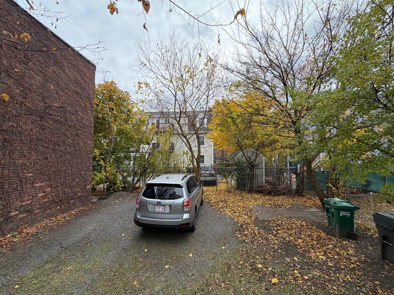 Building Photo - 48 Porter St