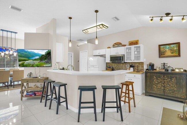 Building Photo - 308 A St