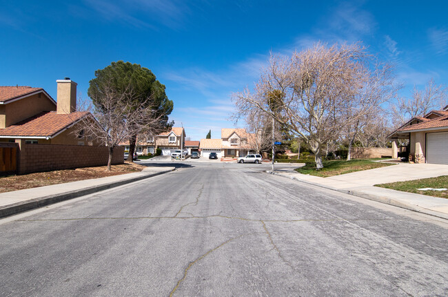 Building Photo - 39364 Harvard Ln