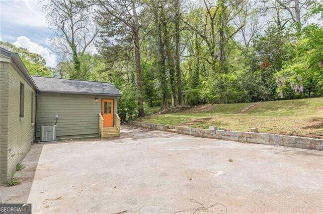 Building Photo - 525 Rosemont Dr