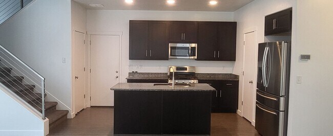 Building Photo - 5332 Silver Clover Ln