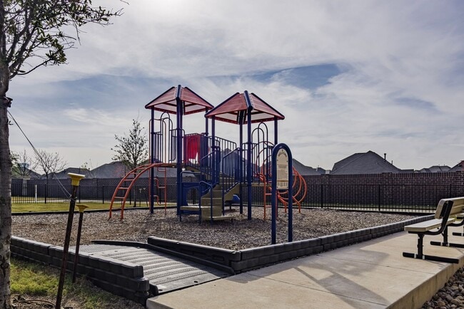 Building Photo - 326 Shasta Dr