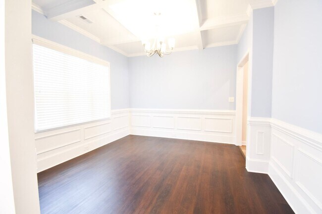 Building Photo - 4 Bedroom 3 Bathroom No Pets