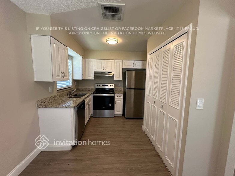 Building Photo - 1016 Pioneer Dr