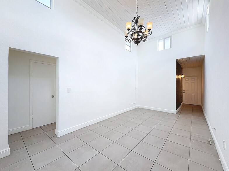 Building Photo - 401 NW 16th Ave