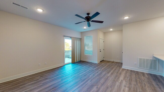 Building Photo - 15650 E 21st Ct N