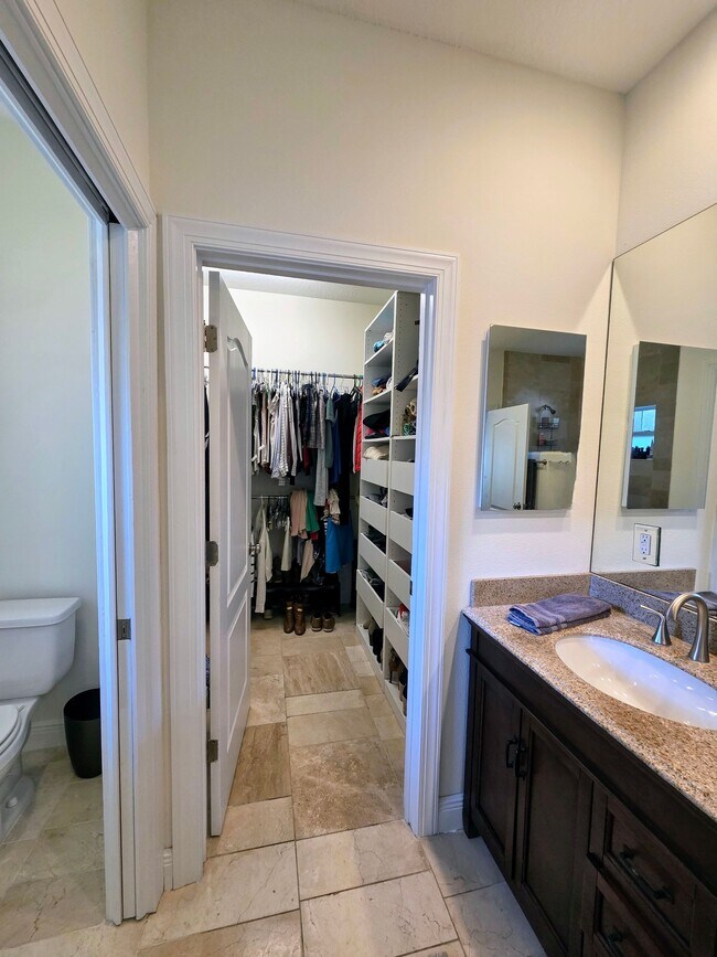 Building Photo - 857 10th Ave S