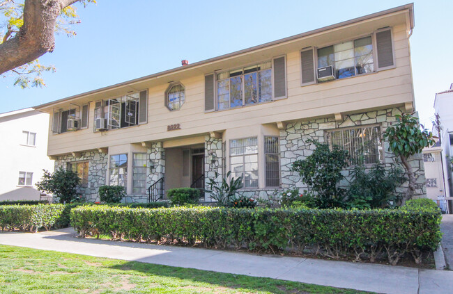 Primary Photo - 8222 De Longpre Ave