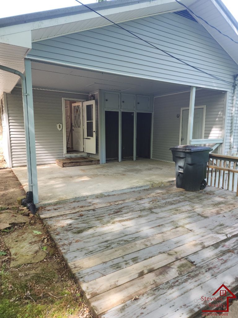 Building Photo - 163 Lakeshire Dr