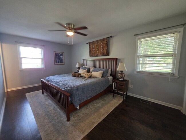 Building Photo - Sherwood Forest Gem | Spacious 3BR Home with Fenced Yard & Flex Room