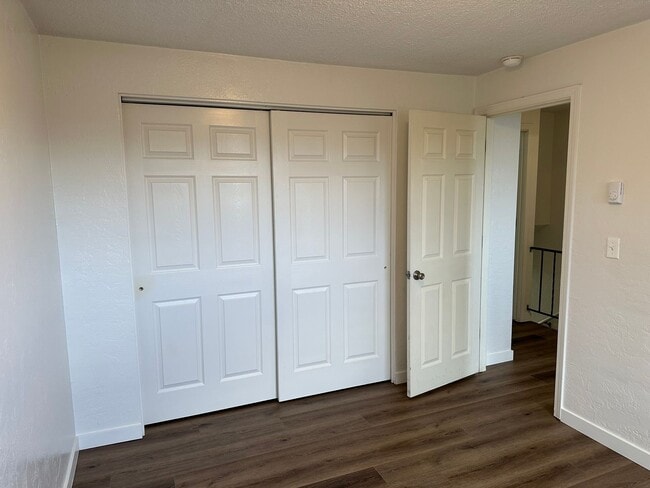 Building Photo - Updated 2 bedroom, 1 bath with garage!