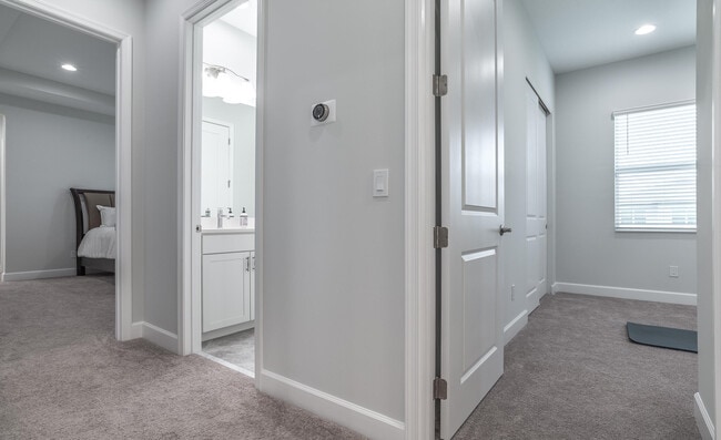 Building Photo - 15145 Cameo Ct