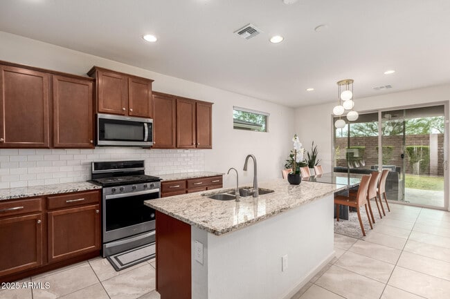 Building Photo - 3521 E Tina Dr
