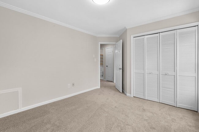 Building Photo - 3 Bed 2 Full Bath/2 Half Bath - Rockville Townhouse - Move In Ready