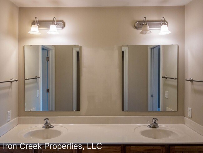 Building Photo - 3 br, 2.5 bath House - 15 Iris Hill Drive