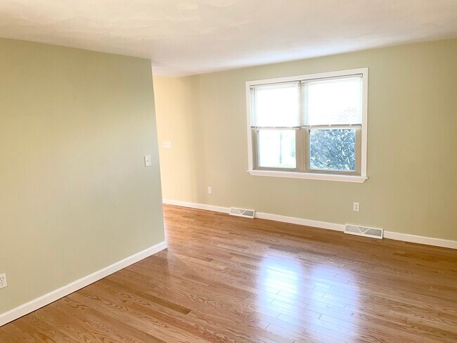 Living - 236 Old Forge Rd