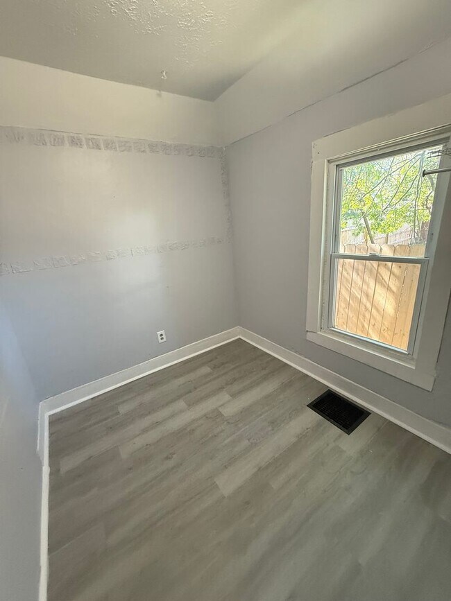 Building Photo - SECTION 8 and EDEN Accepted!! Newly Renova...