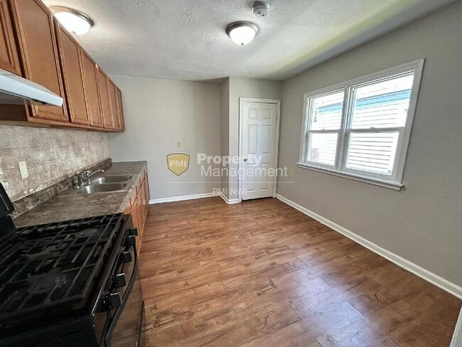 Building Photo - 754 Durbin St