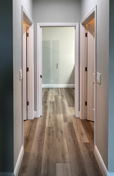 Building Photo - 528 SE 35th Ter